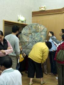 People looking at Penghu Site Map